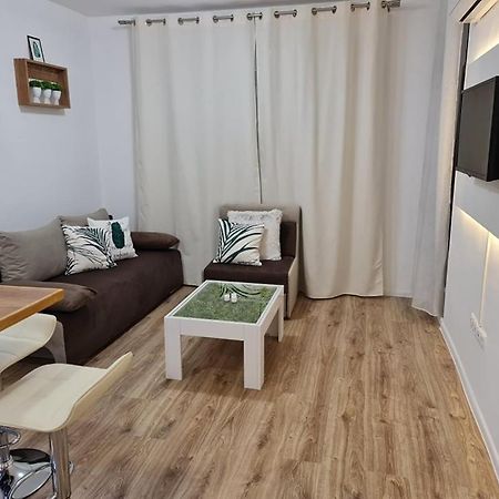 Little Treasure By The Sea Apartamento Pomorie Exterior foto