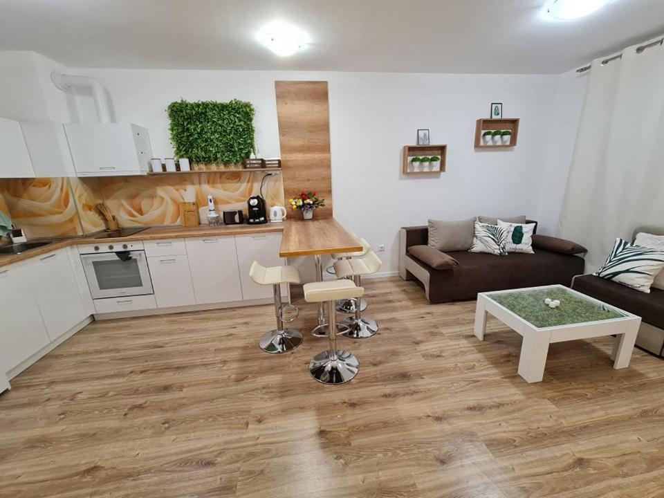 Little Treasure By The Sea Apartamento Pomorie Exterior foto